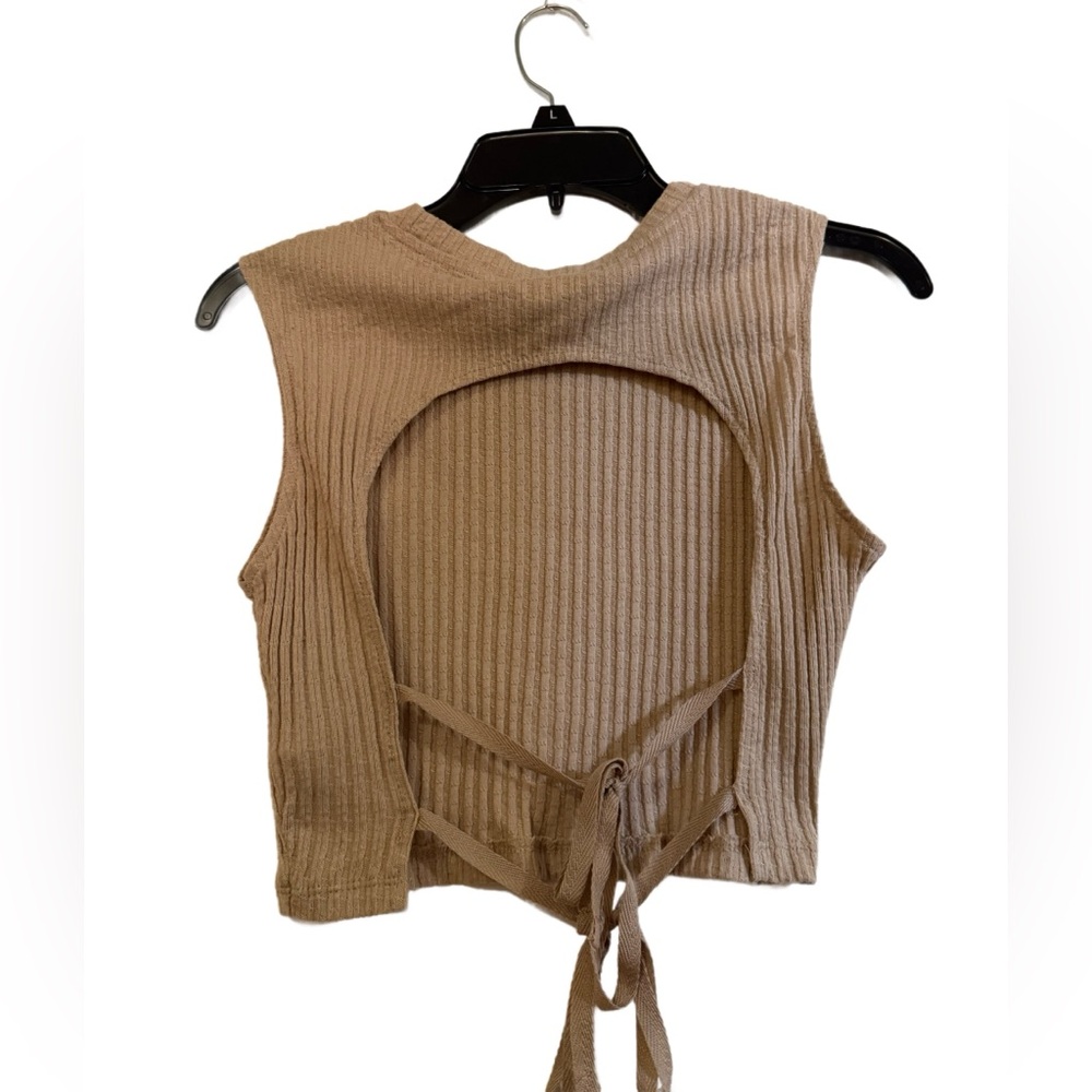 Primark Ribbed Knit Open-Back
Crop Top - Picture 2 of 3